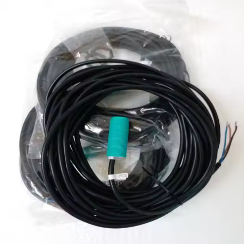 Pepperl+Fuchs NBB1.5-8GM40-Z0 Inductive Sensor 1.5-8mm Range 10-30VDC ...